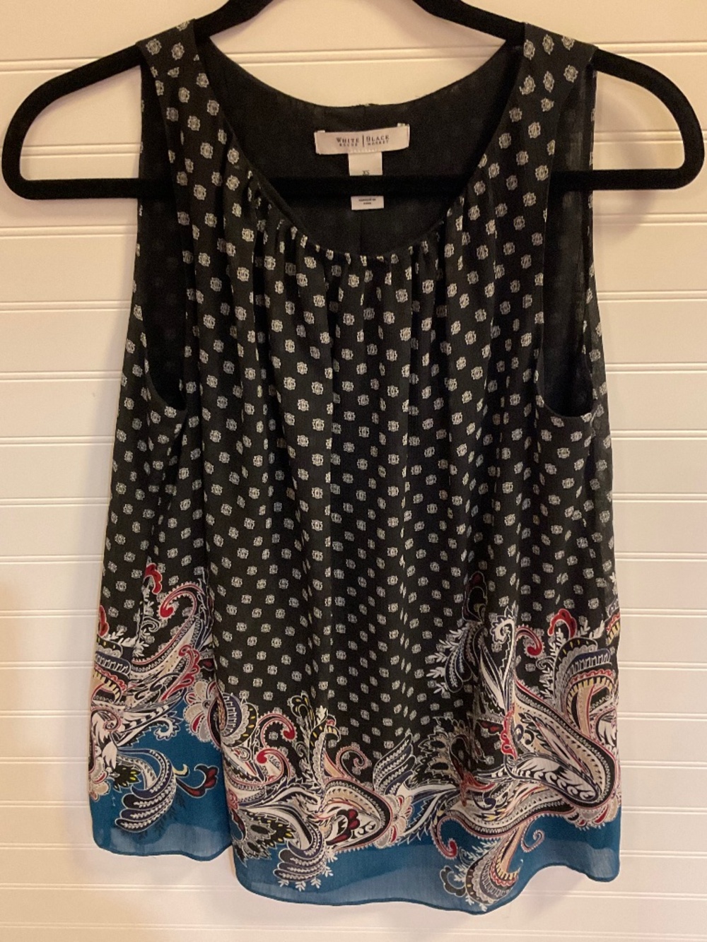 White House Black Market Paisley Border Print Tunic Blouse. Size: XS Pre Owned